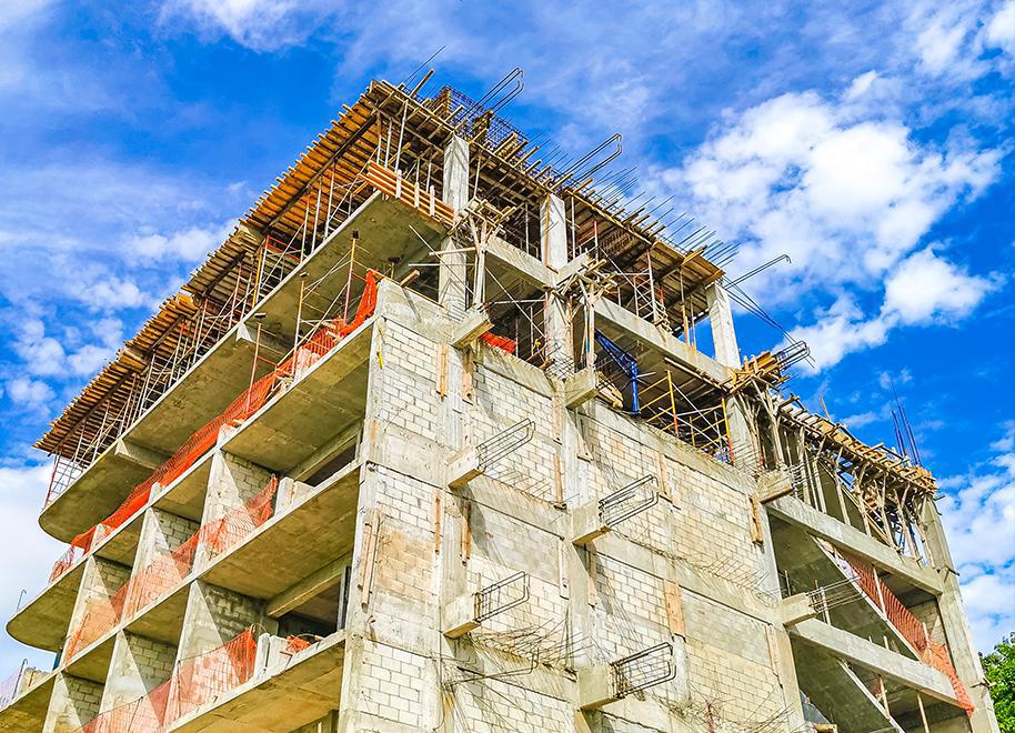 Construcción de edificios multifamiliares y de oficinas
